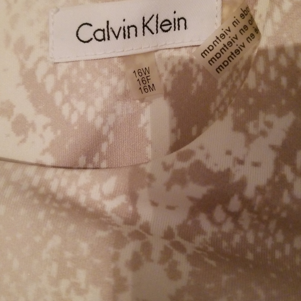 Calvin Klein - Picture 2 of 4